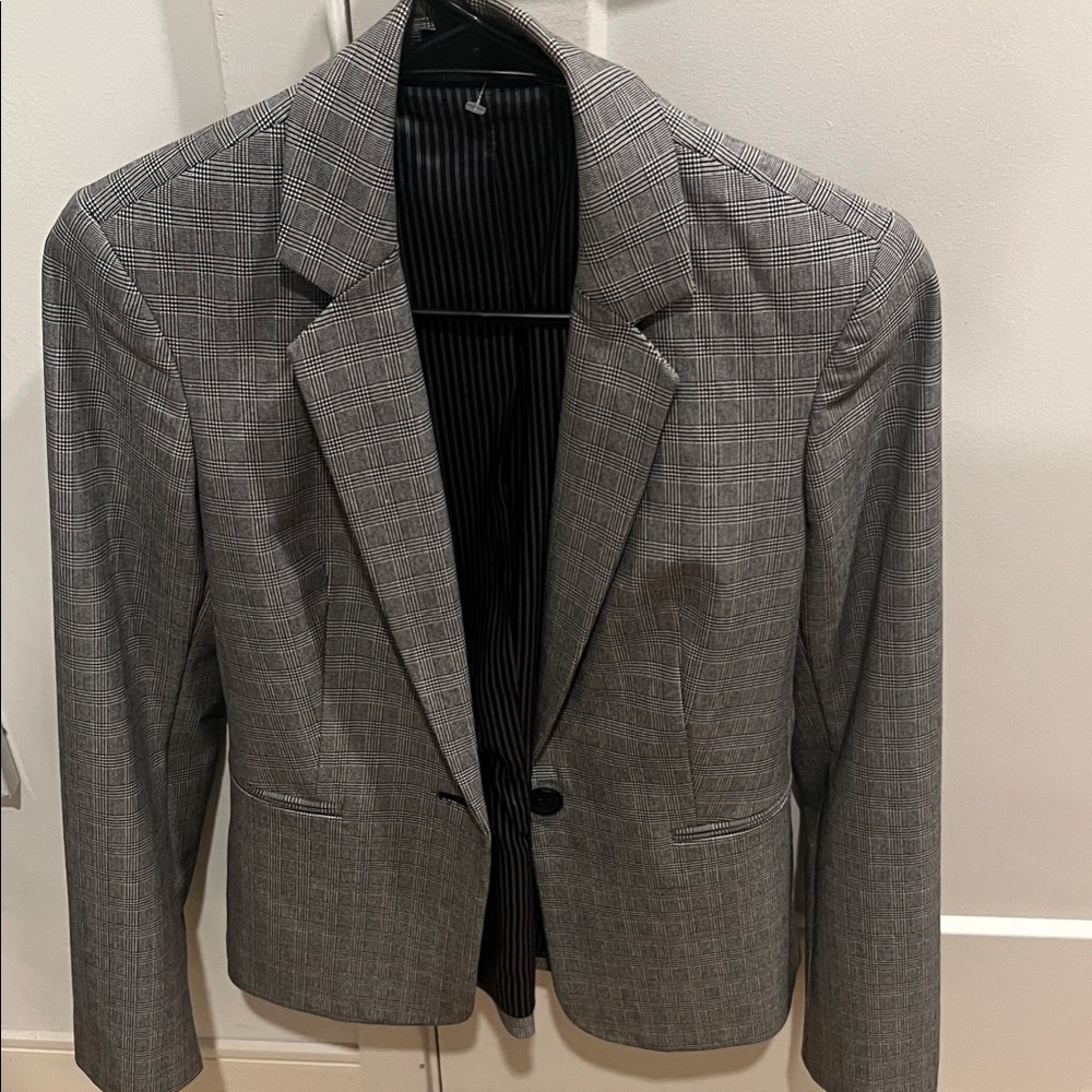 Express Gray Plaid Women's Blazer with Maroon Hints Size 0 Great Condition - Picture 2 of 10